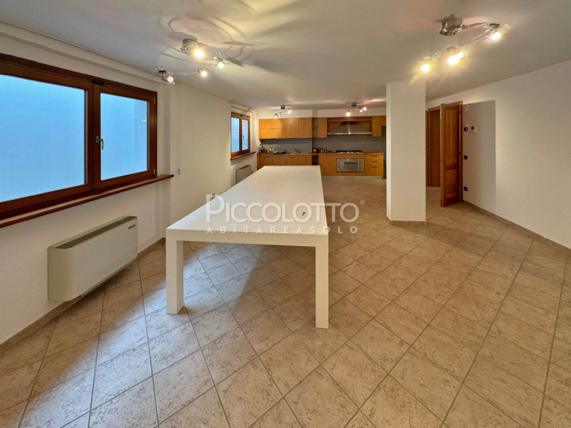 Rif. V5236 - Splendida villa in vendita a Montebelluna, situata in posizione privilegiata a Rive ...
