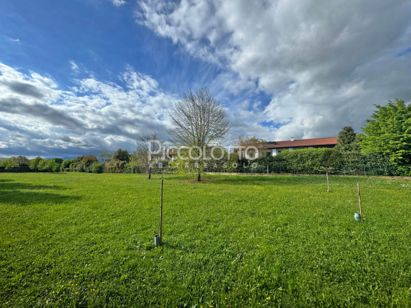 Rif. V5236 - Splendida villa in vendita a Montebelluna, situata in posizione privilegiata a Rive ...