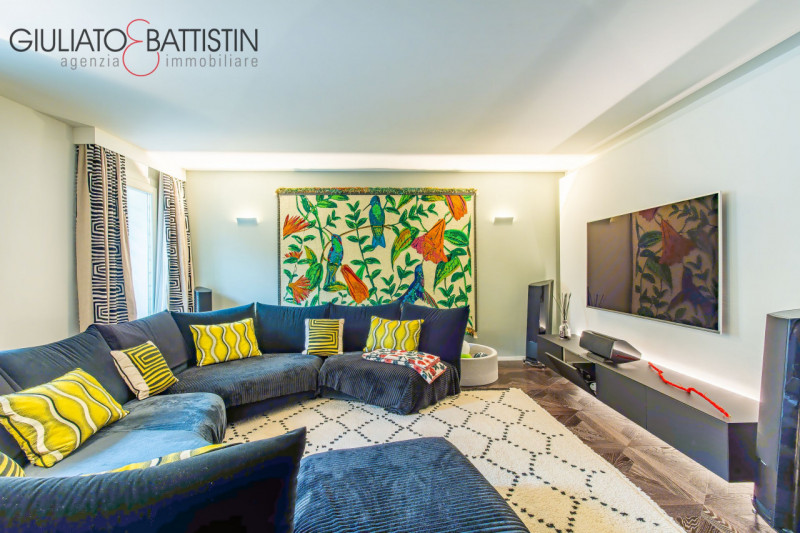 VICENZA: Vicinanze Ponte degli Angeli, in signorile palazzina recentemente ristrutturata, proponi...