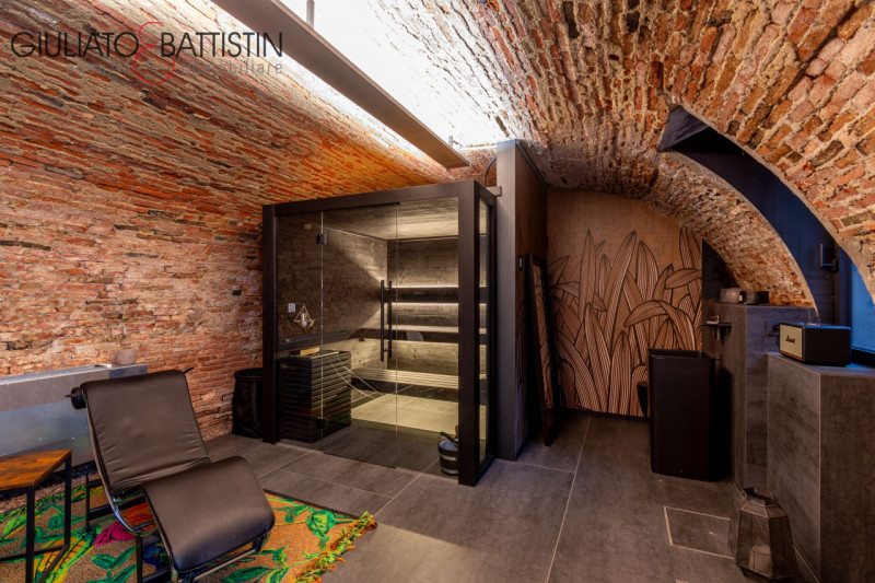 VICENZA: Vicinanze Ponte degli Angeli, in signorile palazzina recentemente ristrutturata, proponi...