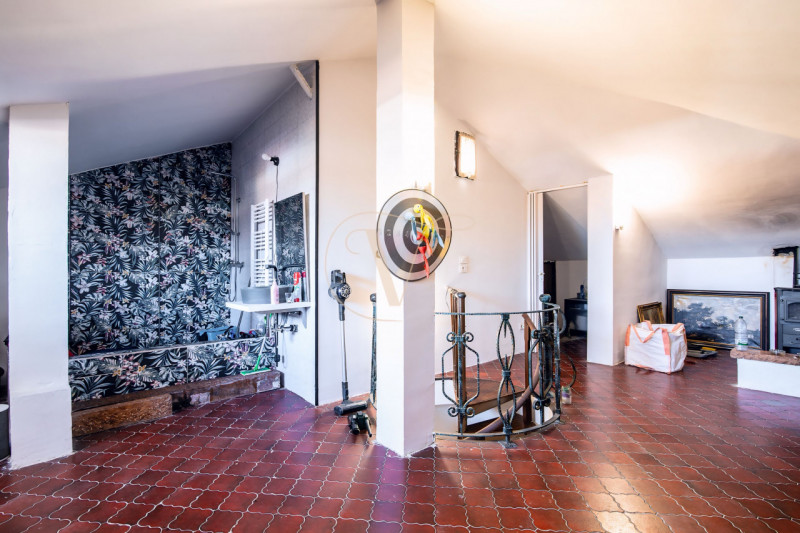 Quali sono le caratteristiche che differenziano questo appartamento da tutti gli altri?

- Terraz...