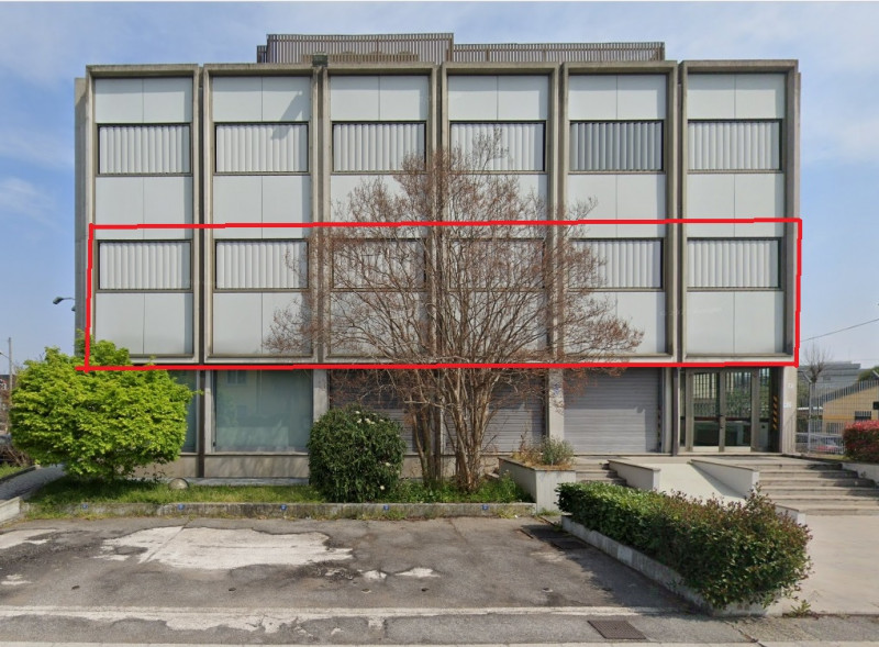 Situato nel cuore pulsante della zona Stanga, a pochi passi dai principali centri commerciali e d...