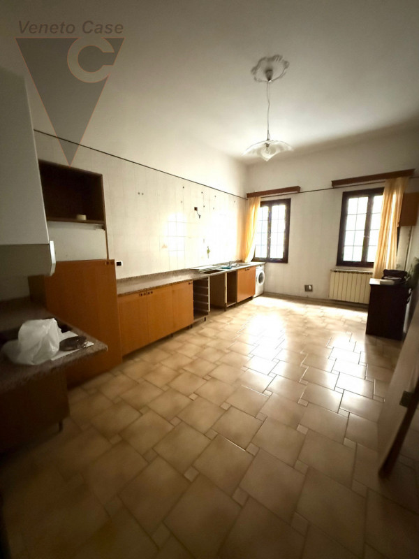 Nel cuore della città, su centrale e caratteristica calle in posizione strategica, con vista su C...