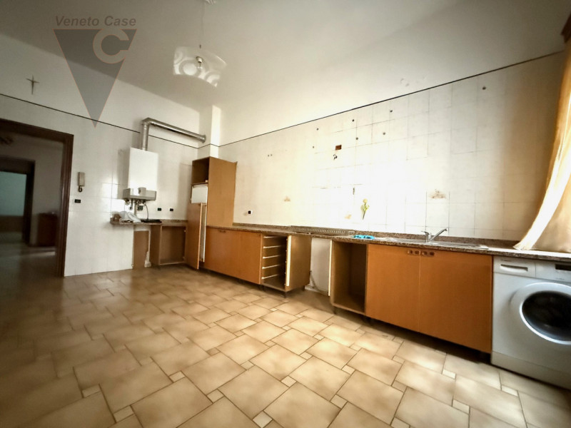 Nel cuore della città, su centrale e caratteristica calle in posizione strategica, con vista su C...