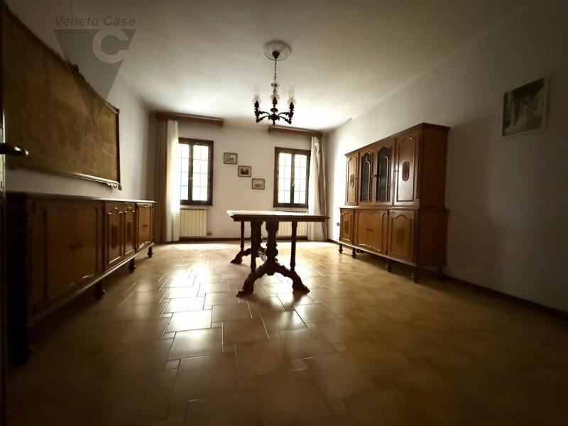 Nel cuore della città, su centrale e caratteristica calle in posizione strategica, con vista su C...