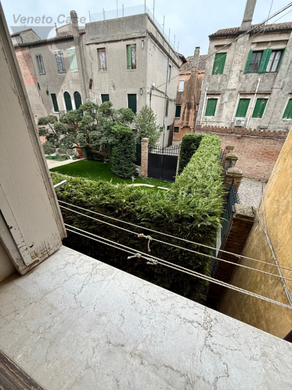 Nel cuore della città, su centrale e caratteristica calle in posizione strategica, con vista su C...