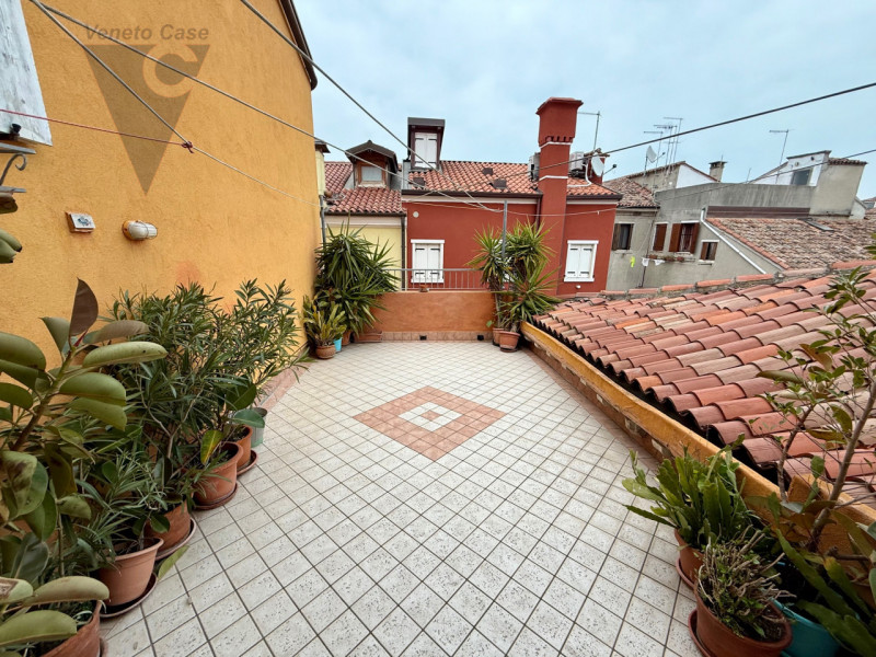 Nel cuore della città, su centrale e caratteristica calle in posizione strategica, con vista su C...