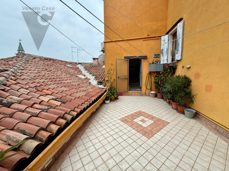 Nel cuore della città, su centrale e caratteristica calle in posizione strategica, con vista su C...