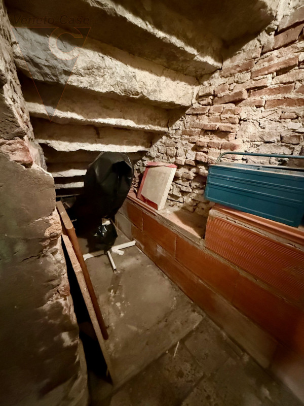 Nel cuore della città, su centrale e caratteristica calle in posizione strategica, con vista su C...