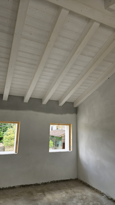 Scopri un'opportunità unica con questa porzione centrale di casa, attualmente in fase di costruzi...