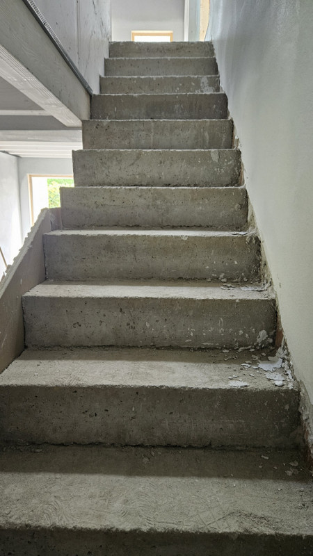 Scopri un'opportunità unica con questa porzione centrale di casa, attualmente in fase di costruzi...