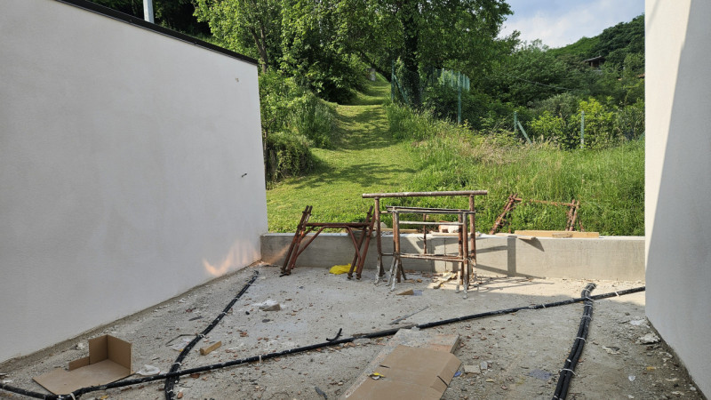 Scopri un'opportunità unica con questa porzione centrale di casa, attualmente in fase di costruzi...