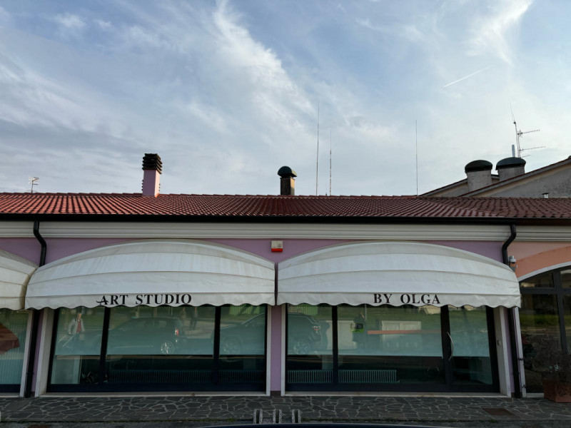 Affittasi in centro a Pozzonovo, locali per attività di parrucchiera con ampio spazio di oltre 10...