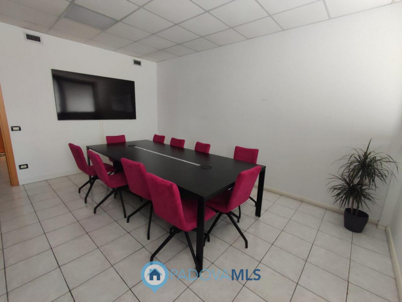 Immobile in esclusiva al Gruppo Padova MLS
Padova est - Viale Navigazione Interna - Luminoso uffi...