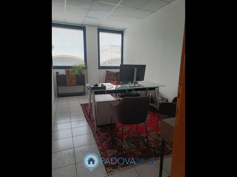 Immobile in esclusiva al Gruppo Padova MLS
Padova est - Viale Navigazione Interna - Luminoso uffi...