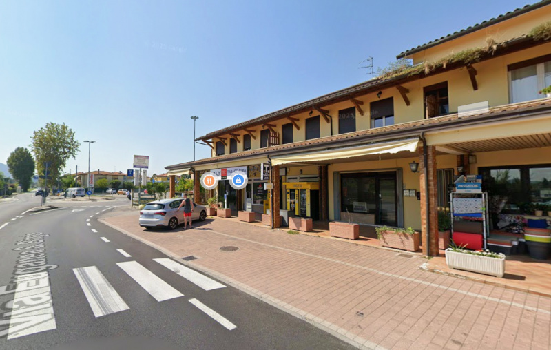 Teolo San Biagio, Negozio. Proponiamo in locazione negozio di circa 50 mq con vetrina posizionata...