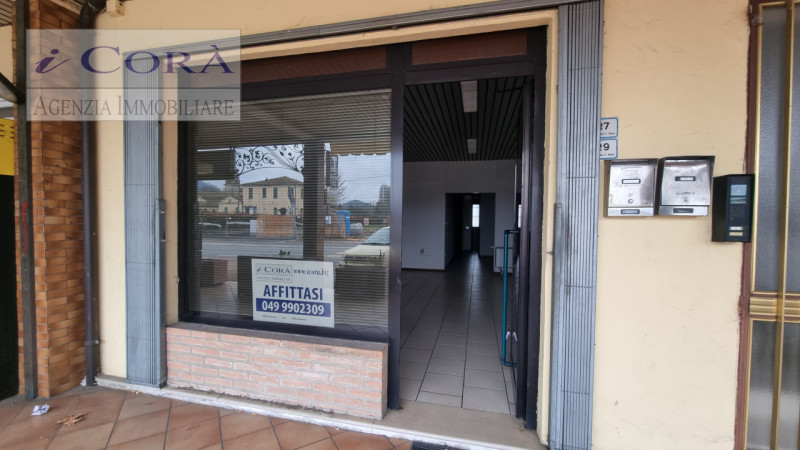 Teolo San Biagio, Negozio. Proponiamo in locazione negozio di circa 50 mq con vetrina posizionata...
