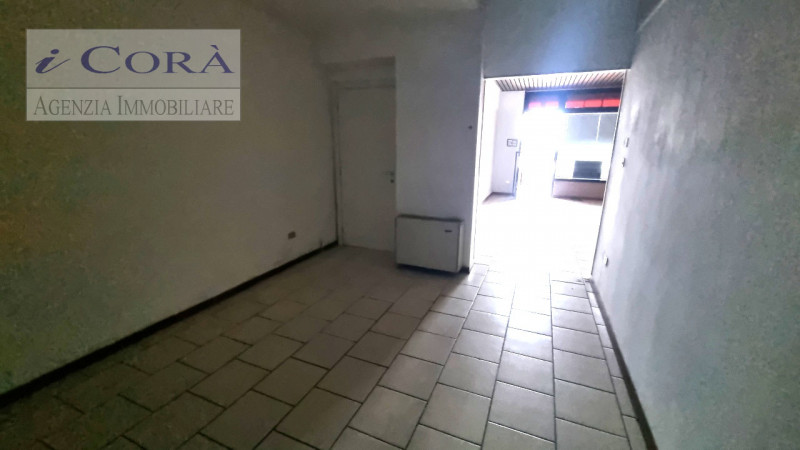 Teolo San Biagio, Negozio. Proponiamo in locazione negozio di circa 50 mq con vetrina posizionata...