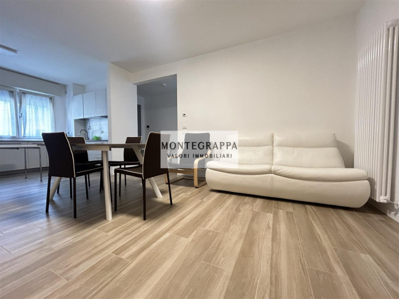 Per chi desidera raggiungere tutti i principali servizi e godersi Piazza Giorgione facendo solo u...