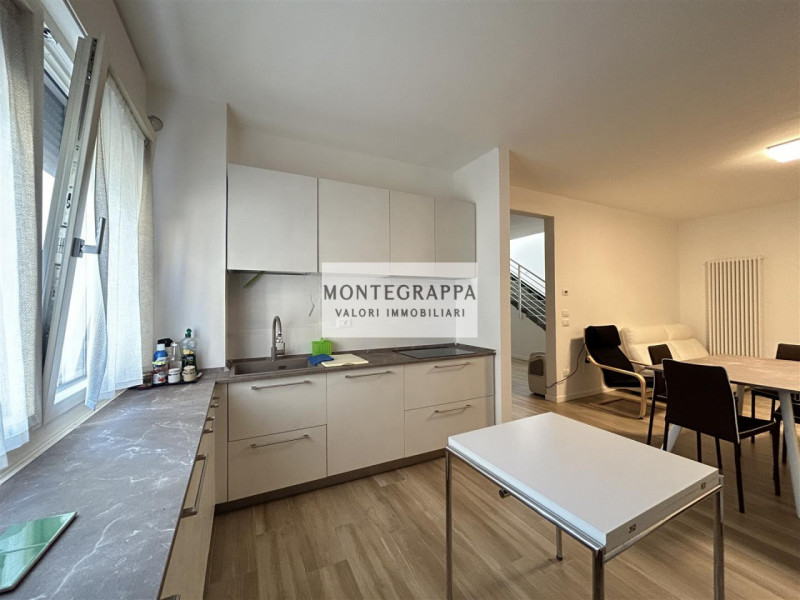 Per chi desidera raggiungere tutti i principali servizi e godersi Piazza Giorgione facendo solo u...