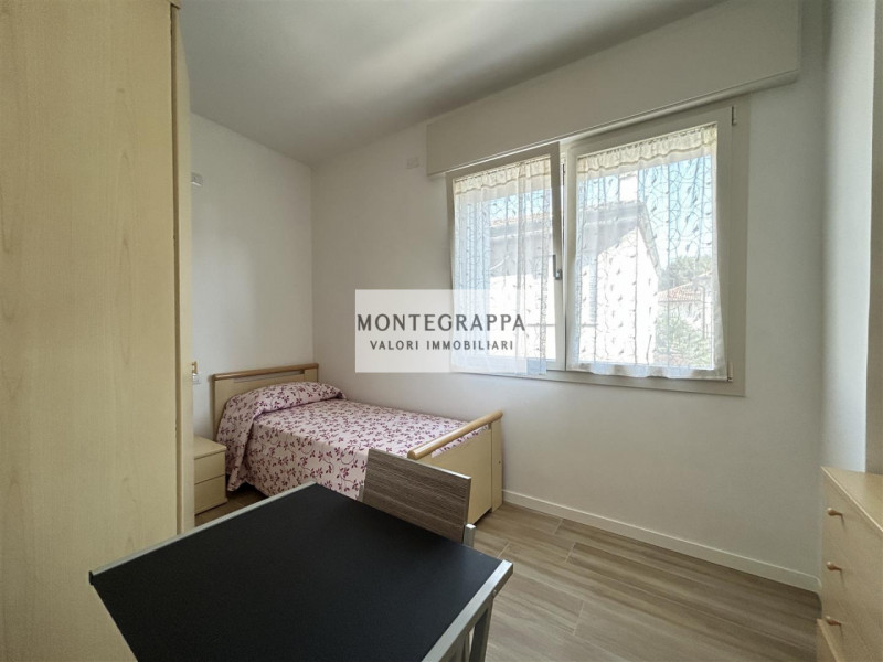 Per chi desidera raggiungere tutti i principali servizi e godersi Piazza Giorgione facendo solo u...