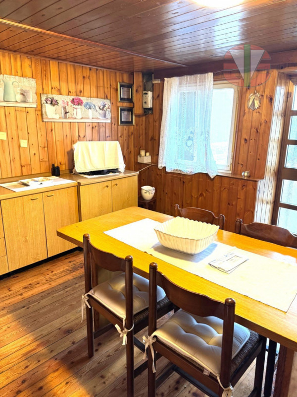 Lusiana Conco, nella tranquilla zona di Santa Caterina, proponiamo in vendita una splendida casa ...