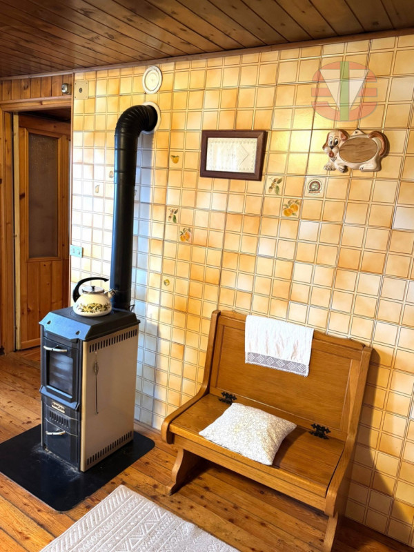 Lusiana Conco, nella tranquilla zona di Santa Caterina, proponiamo in vendita una splendida casa ...