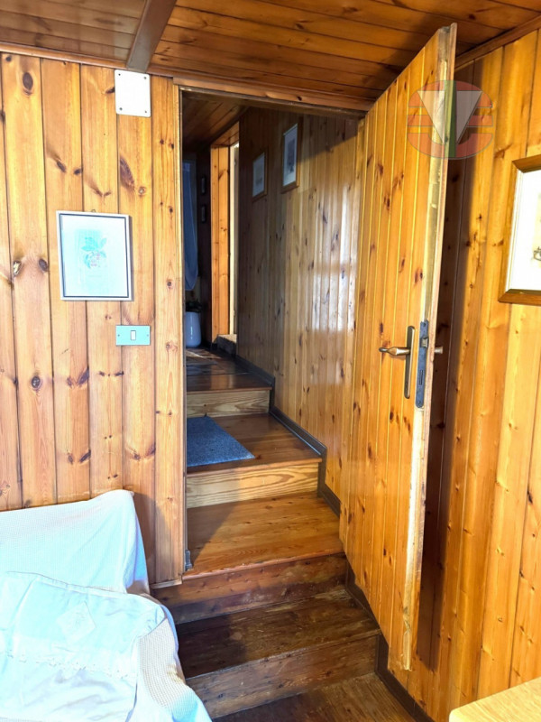 Lusiana Conco, nella tranquilla zona di Santa Caterina, proponiamo in vendita una splendida casa ...