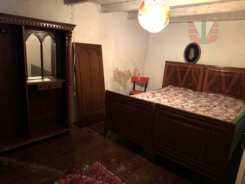 Lusiana Conco, nella tranquilla zona di Santa Caterina, proponiamo in vendita una splendida casa ...