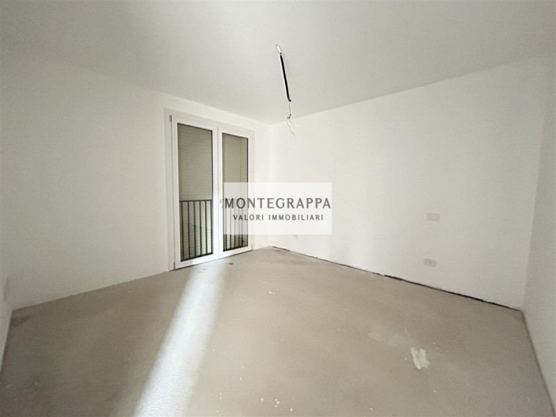 Proponiamo in vendita questo splendido appartamento di nuova costruzione al primo piano di una pi...