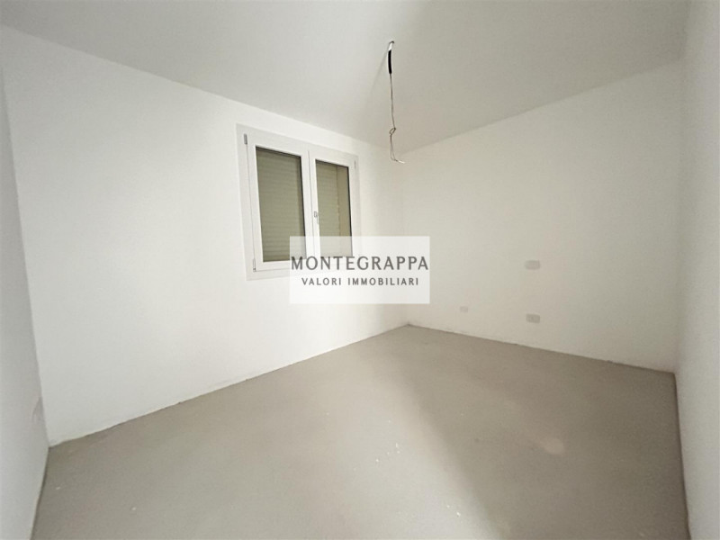 Proponiamo in vendita questo splendido appartamento di nuova costruzione al primo piano di una pi...