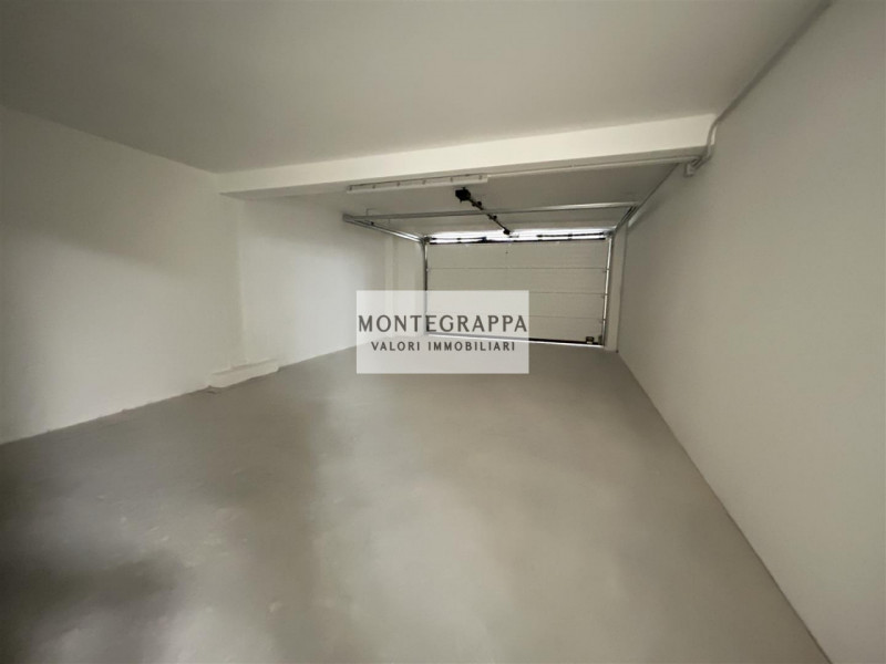 Proponiamo in vendita questo splendido appartamento di nuova costruzione al primo piano di una pi...