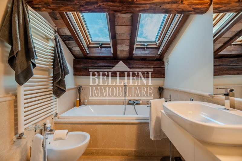 Centro storico - proponiamo in vendita grazioso appartamento bicamere duplex dotato di ascensore ...