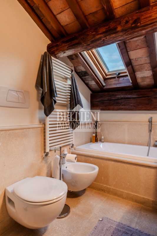 Centro storico - proponiamo in vendita grazioso appartamento bicamere duplex dotato di ascensore ...