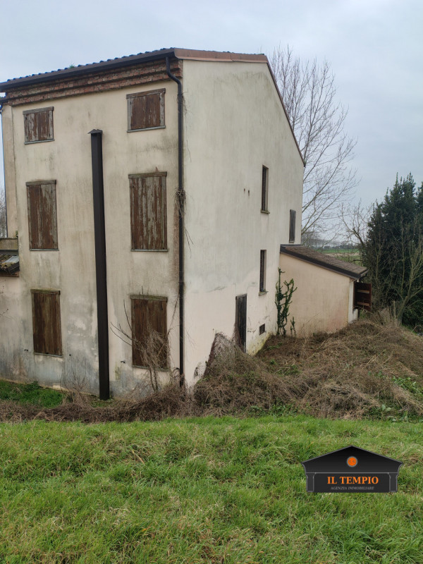 **OCCASIONE IMPERDIBILE – IMMOBILE DA RIATTARE IMMERSO NEL VERDE A SERRAVALLE (FE) – 
  

Serrava...