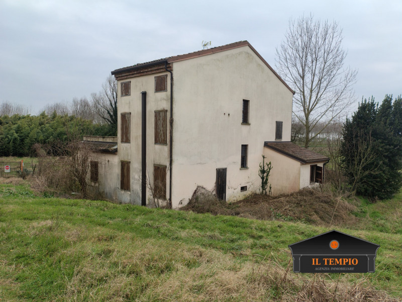 **OCCASIONE IMPERDIBILE – IMMOBILE DA RIATTARE IMMERSO NEL VERDE A SERRAVALLE (FE) – 
  

Serrava...