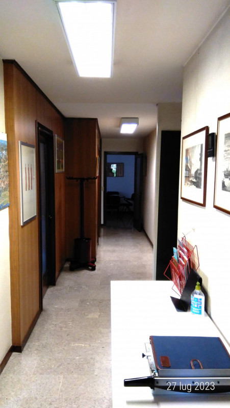 Scopri questo luminoso ufficio di circa 100 mq, situato a due passi dalla Basilica del Carmine, d...