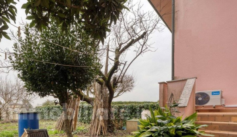 Nella zona del Canton della Madonna, comoda a Rubano, Caselle, Selvazzano Centro e Mestrino propo...