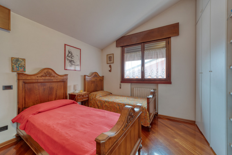 Nella zona del Canton della Madonna, comoda a Rubano, Caselle, Selvazzano Centro e Mestrino propo...