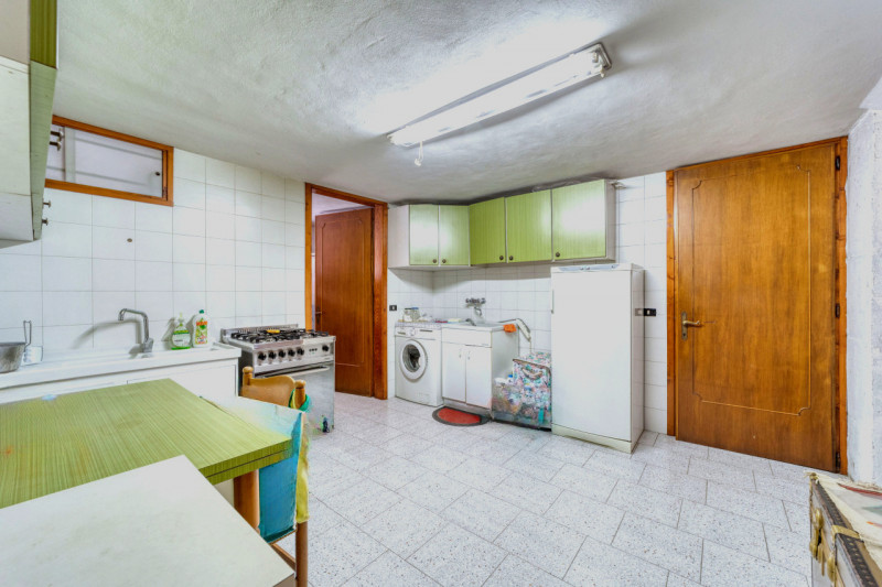 Nella zona del Canton della Madonna, comoda a Rubano, Caselle, Selvazzano Centro e Mestrino propo...