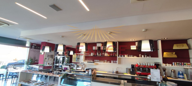 Scopri un'opportunità unica nel cuore di Signoressa, comune di Trevignano. Questa attività commer...