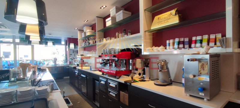 Scopri un'opportunità unica nel cuore di Signoressa, comune di Trevignano. Questa attività commer...