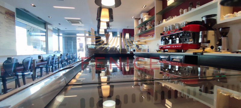 Scopri un'opportunità unica nel cuore di Signoressa, comune di Trevignano. Questa attività commer...