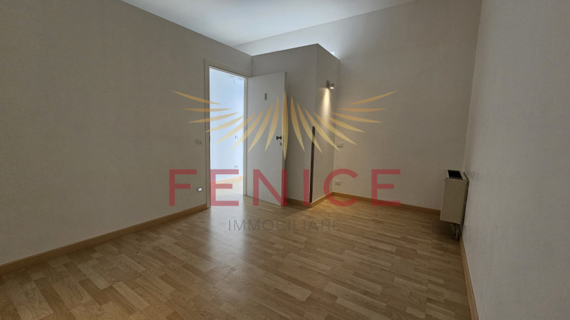 Scopri un'opportunità unica nel cuore di Montebelluna, nella tranquilla zona di Guarda. Questo ne...