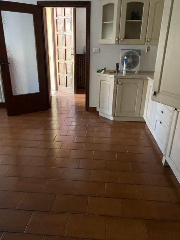 Scopri questa straordinaria bifamiliare intera nel cuore della tranquillità di Mandria, un comune...