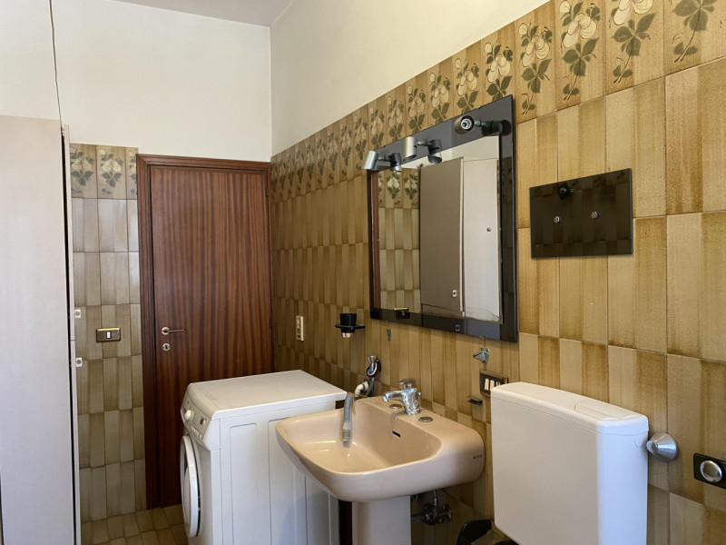 Scopri questa straordinaria bifamiliare intera nel cuore della tranquillità di Mandria, un comune...