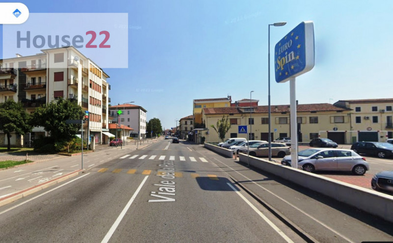 VIALE DELLA PACE - VICENZA. In zona di fortissimo passaggio veicolare e pedonale proponiamo NEGOZ...