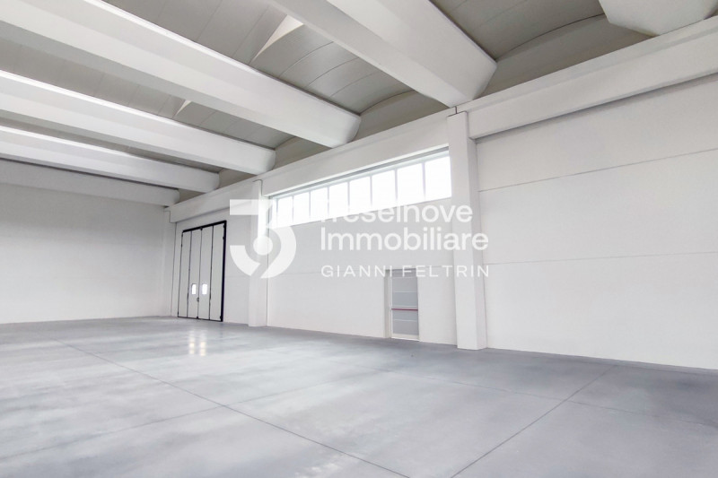 (Per INFO Feltrin ing. Gianni 3288349492) Proponiamo in vendita capannone con altezza utile di 7 ...