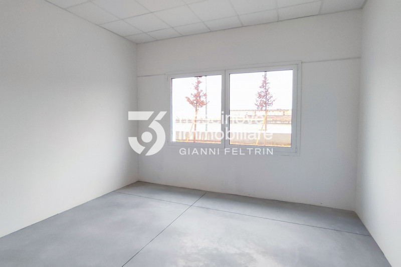 (Per INFO Feltrin ing. Gianni 3288349492) Proponiamo in vendita capannone con altezza utile di 7 ...