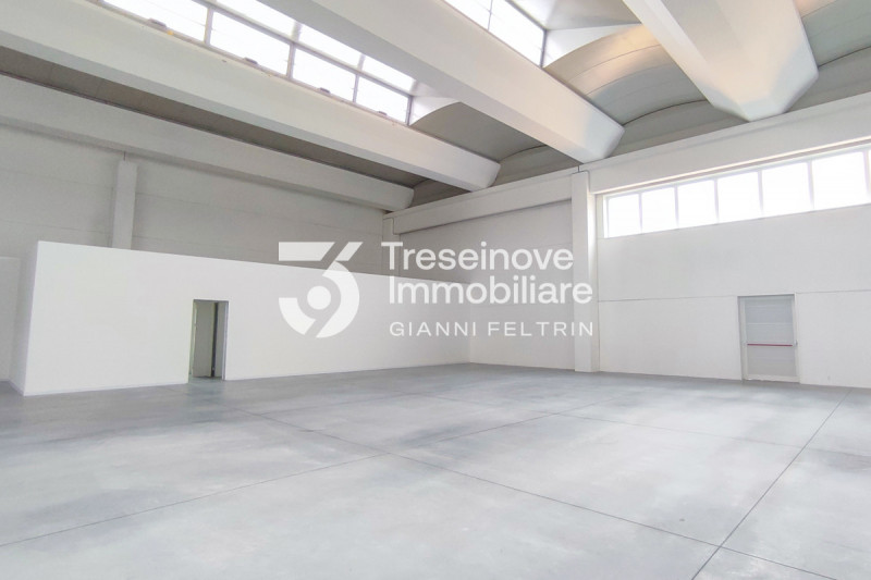 (Per INFO Feltrin ing. Gianni 3288349492) Proponiamo in vendita capannone con altezza utile di 7 ...